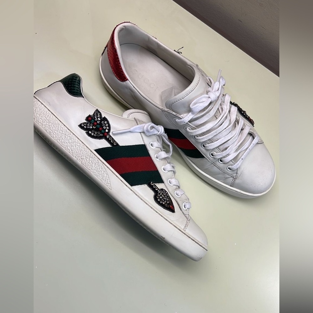 Gucci White Leather Sneakers with Green & Red Web and Embellished Bee size 7